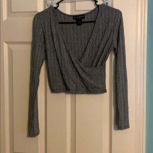 Gray long sleeve crop top
